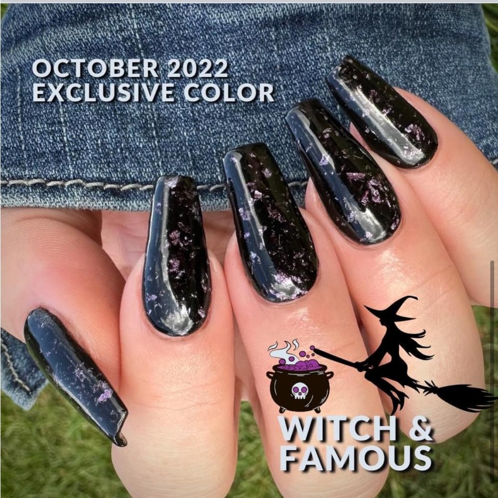 Sparkle & Co Nail Dip Powder Polish in Witch & Famous